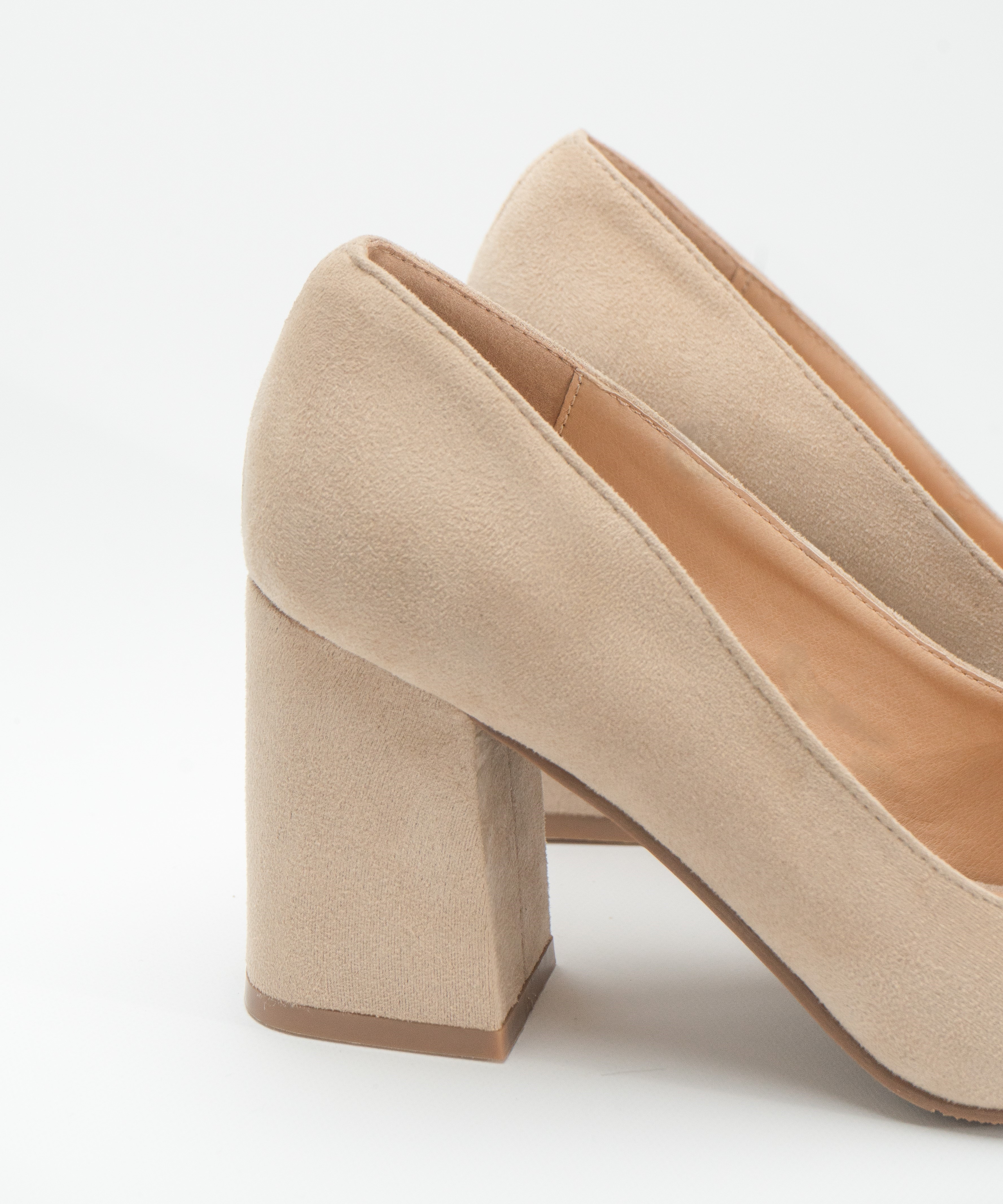 Zapato tac&oacute;n ancho image number null